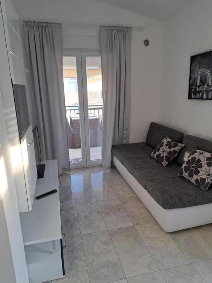 Apartman Lozancic Vir Exterior photo